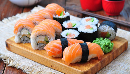 Sushi ngon