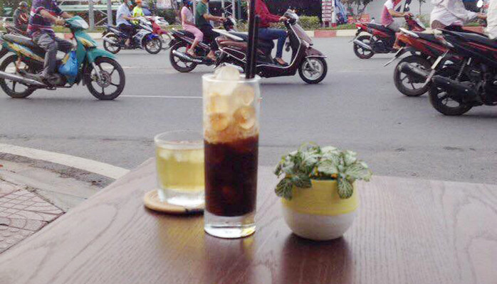 Bi Lùn - Cafe & Sinh Tố