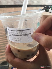 Mới mua trà sữa của Royal tea phan huy ích có cả sắt trong trà sữa mà chả hiểu sao ib kêu cửa hàng còn k thấy phản hồi😒😒😒 chắc cạch mặt quá