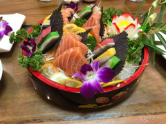 Sashimi cá hồi, cá trích ep trứng nhật