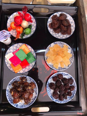 Nơi này trà không những ngon mà còn có nhiều loại mứt bánh thơm ngon nữa hiuhiu thích quá 😘