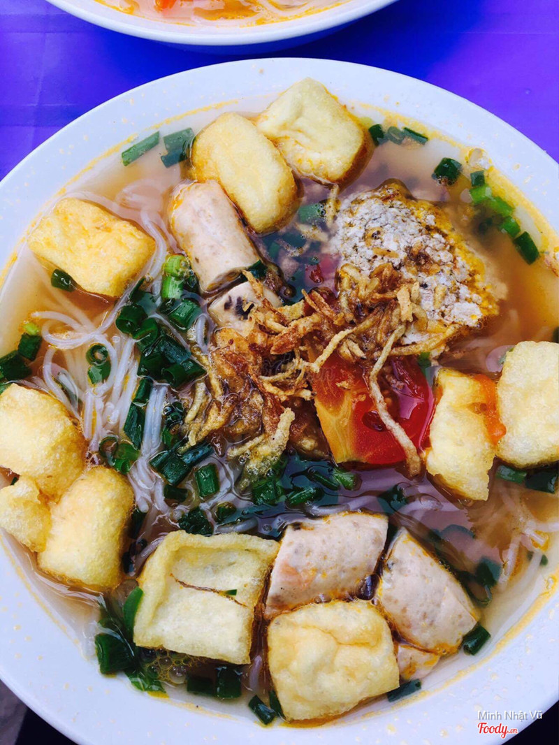 Bún riêu giò đậu