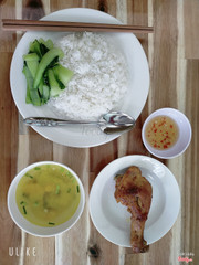 CƠM ĐÙI GÀ CHIÊN NƯỚC MẮM