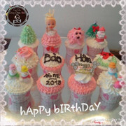 Hộp 12 cupcake sinh nhật bé gái 