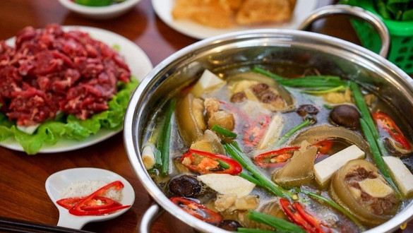 Lẩu Bò Thuỷ - Lẩu Bò & Gà Nướng - Kha Vạn Cân