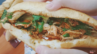 Bánh mì gà nướng xả