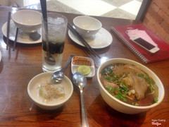 Chè bà ba ở đây ngon cực í mỗi tội giá chát :)) 