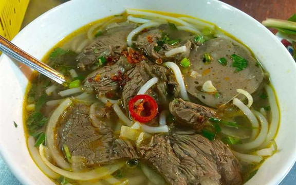 Nam Hưng - Bún Bò Huế & Sâm Bổ Lượng