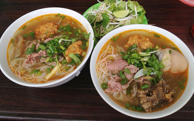 Bún Bò Giò Heo Chả