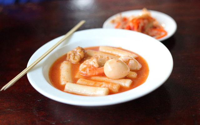 Tteokguk - Bánh Gạo Cay Hàn Quốc