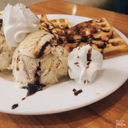 waffle kem cafe