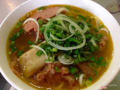 bún bò tái chả