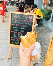 Bánh mì thập cẩm ( pate- xá xíu- chả - ruốc ) 20k - 29 mạc thái tổ : 0832363738