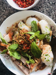 Bánh ít mặn - bánh tai vạt - heo quay