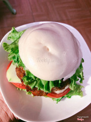 Bao burger ăn rất lạ và ngon