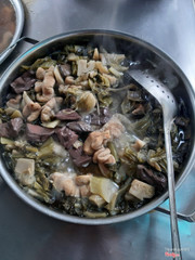 pha lau ruot heo cai chua 