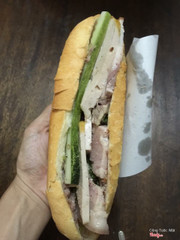 
Bánh Mì Thịt Chả