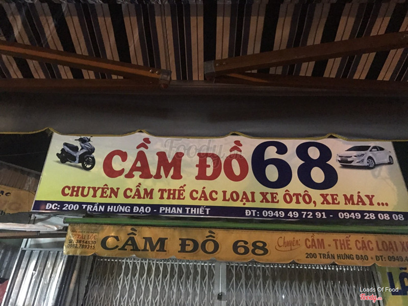 Quán nằm trước tiệm cầm đồ này nhen