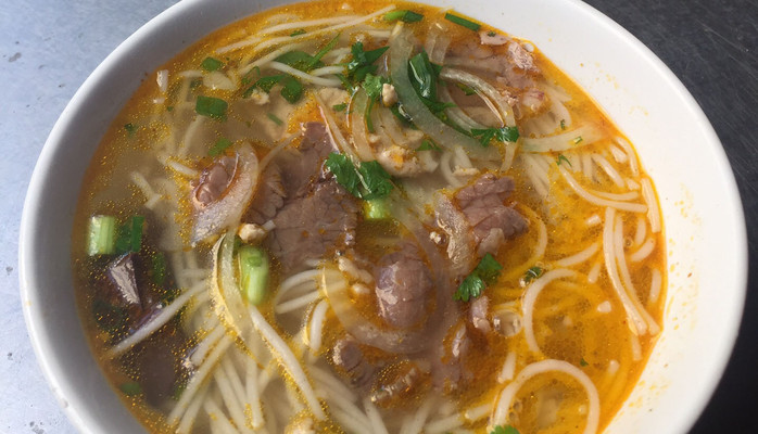 Cô Trang - Bún Bò & Ốp La