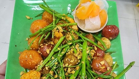 Tất Tần Tật - Bánh Mì Nướng Muối Ớt, Há Cảo & Cá Viên - Chung Cư Đức Khải