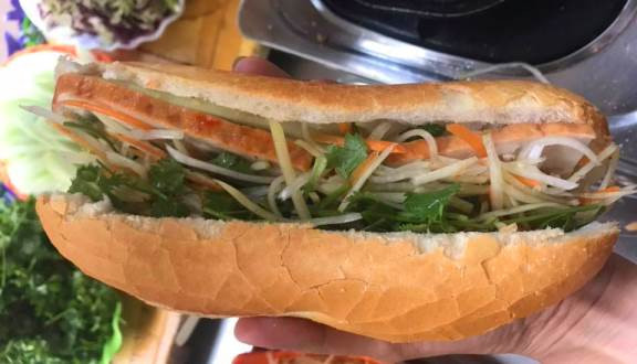 Tiến Lợi - Bánh Mì Giò Chả