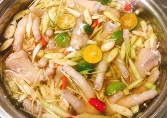 Ăn Vặt Lyn Lyn - Chân Gà Sốt Thái - Bình Giã