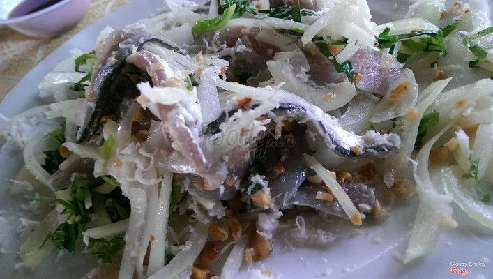 Gỏi cá trích đã trộn dừa