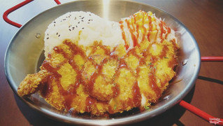 cơm thịt heo tẩm bột chiên giòn