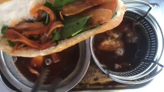 thử ngay đi ổ bánh mì phá lấu siu ngon