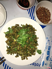 Hến xào xúc bánh đa