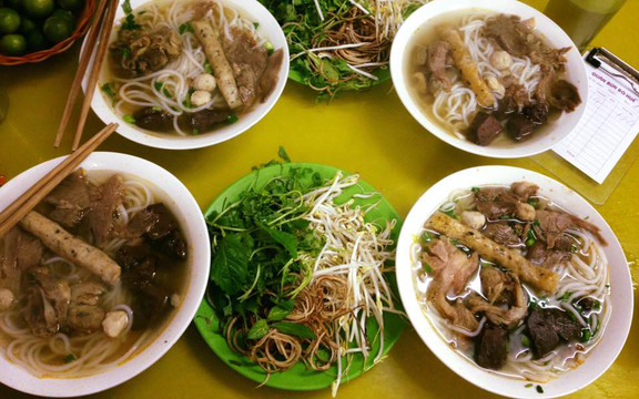 Bún Bò Vỉa Hè