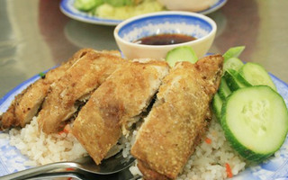Lưu ngay những quán cơm gà ăn 'đúng không khí' Năm Đinh Dậu