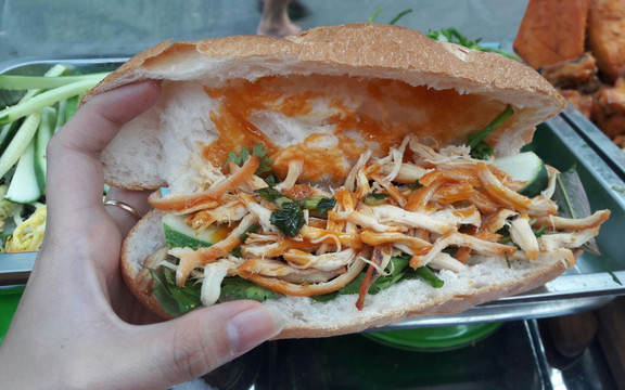 Bánh Mì Gà Xé 13k