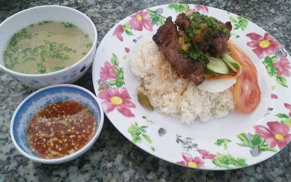 Nga Châu - Cơm Tấm & Bánh Cuốn