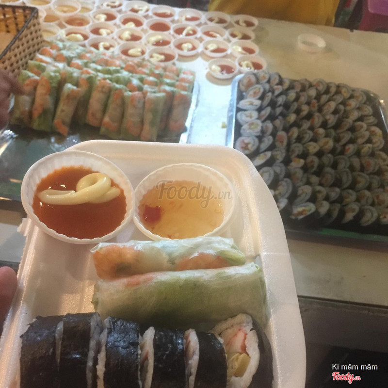 Kimbap + gỏi cuốn