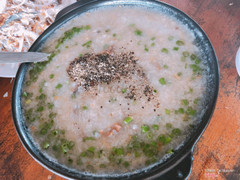 Cháo nhum. Con 20k mà nấu nồi cháo 200k k biết đc bao nhêu con!!!!