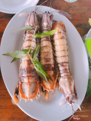 Tôm tít size cũng khá to, kí 900k. Mắc