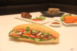 Bánh mỳ pate xá xíu 20,000