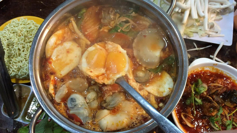 Lẩu hàu kim chi thơm ngon