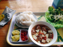 Bún lá chả nướng