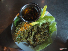 Hàu chiên và nước chấm