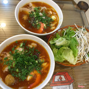 đồ ăn ok, bánh canh ngon, gỏi cuốn ko ngon lắm, cuốn ko ngon, cứng