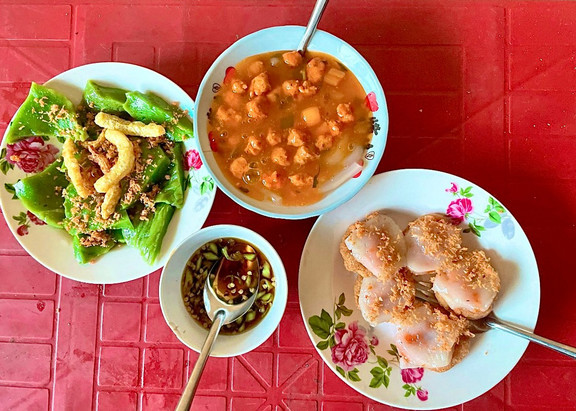 Quán Bé - Bánh Canh Nam Phổ & Bèo Nậm Lọc