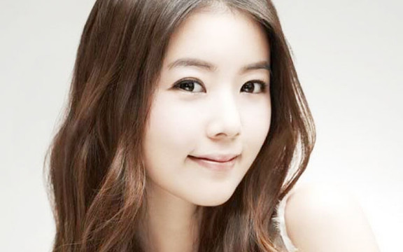 Uốn Tóc Dung - Cử Trị