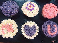 Cupcake 20k/1c. Nhận làm theo yêu cầu khách. Có thể đến tiệm tự làm