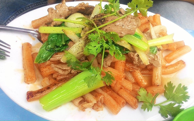 Bánh Mì Chảo & Nui Xào Bò