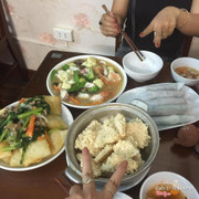 Cơm cháy sốt hải sản, phở cuốn, phở chiên phồng