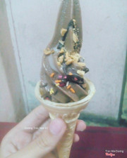 Chocolate Cream Cone - Kem ốc quế Sôcôla 3K