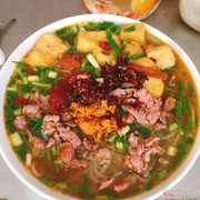 Bún riêu  cua bắp bò rất ngon, chua thanh, thịt bò tươi mà tô này có 25k