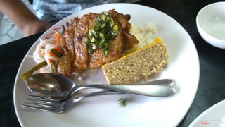 cơm sườn chả 45k